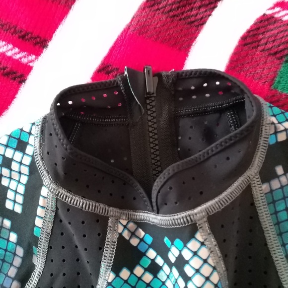 Lululemon Long Sleeved One-Piece Reversible Paddle Swimsuit size 4 -like new - Picture 6 of 16